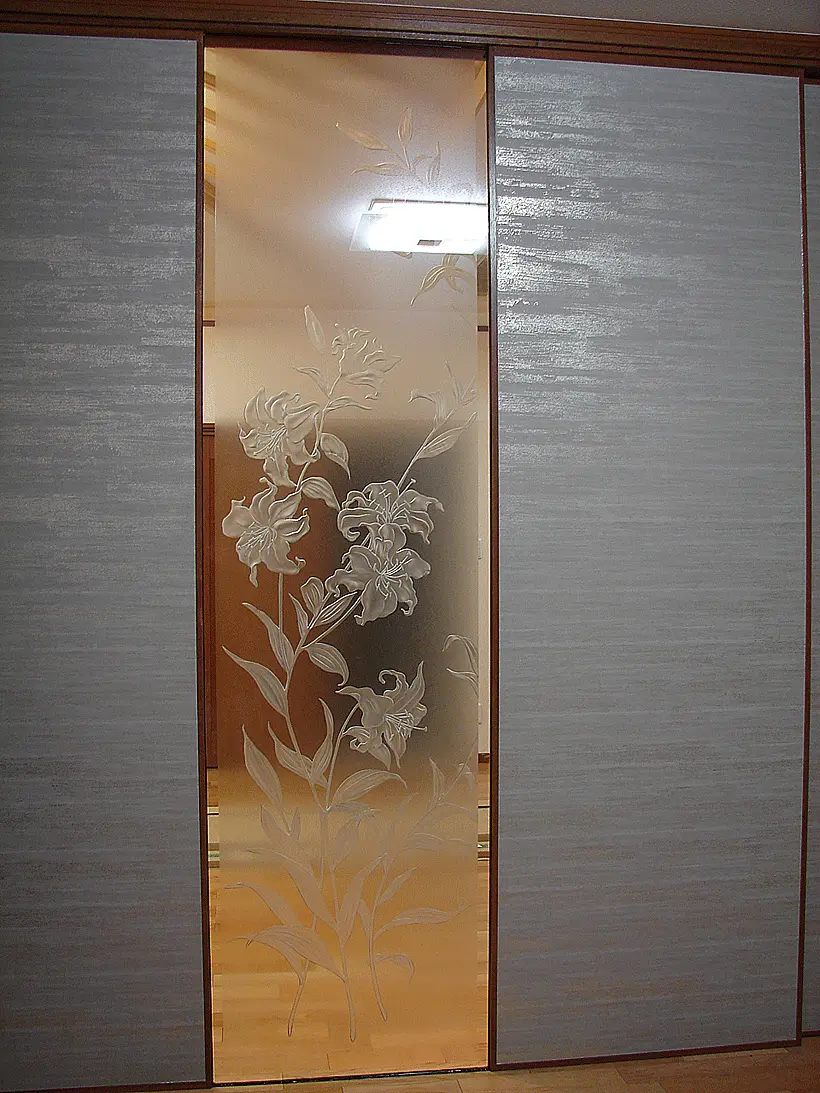 エッチングガラス　目隠し・仕切りガラスの製作事例