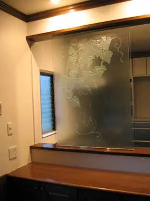 エッチングガラス　目隠し・仕切りガラスの製作事例