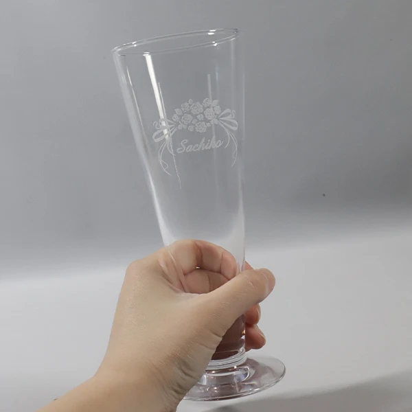 オリジナル彫刻入りのビールグラス