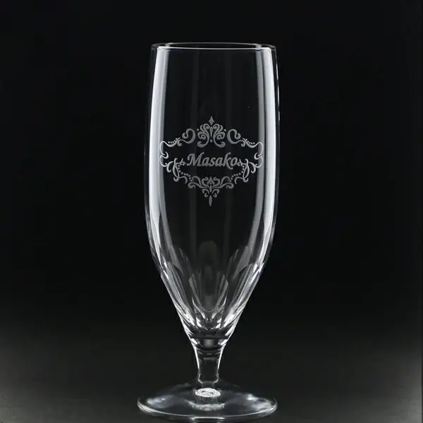 彫刻入りのビアグラス