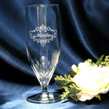 彫刻入りのビアグラス