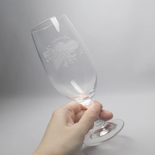 オリジナル彫刻入りのビールグラス