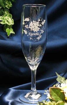 彫刻入りのシャンパングラス