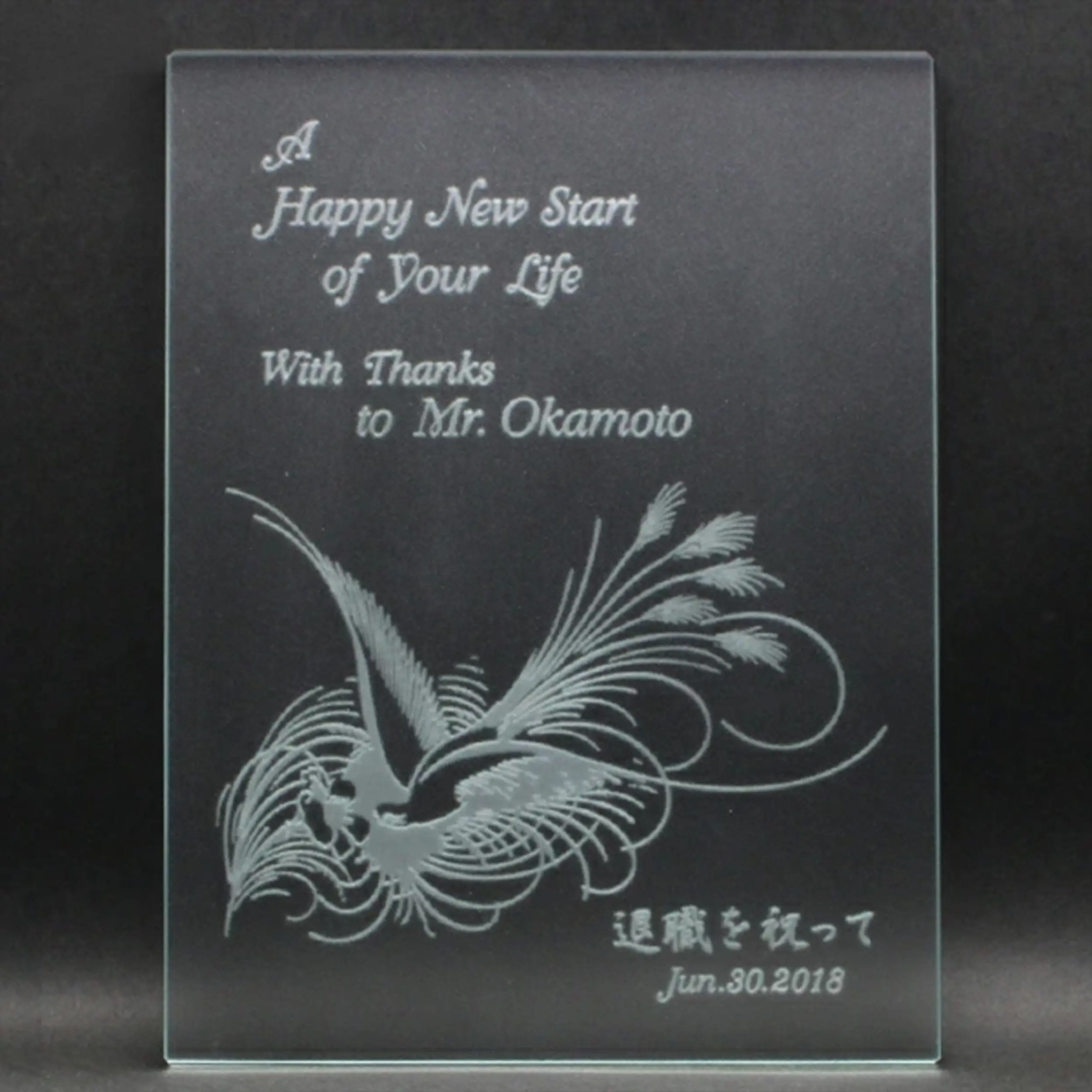 彫刻入りのワイングラス