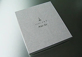 彫刻入りのワイングラス