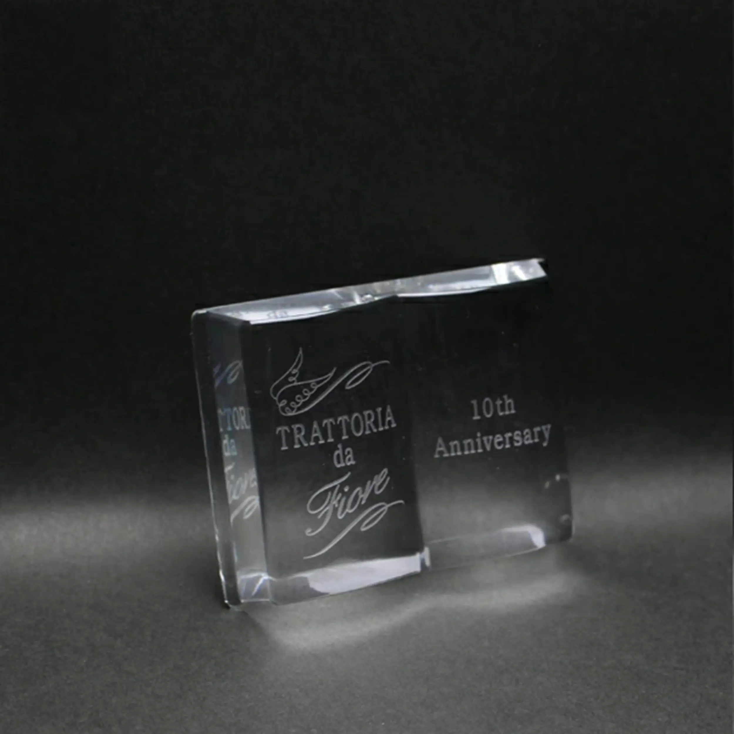 彫刻入りのガラスのペーパーウェイト