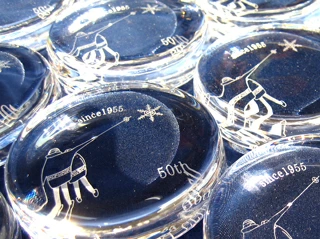 ペーパーウェイト ガラス 名入れ 彫刻 記念品 ギフト ノベルティ ［pa-3］