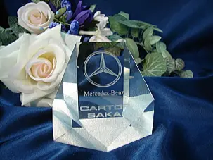 彫刻入りのガラスのペーパーウェイト