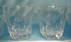 彫刻入りのビアグラス