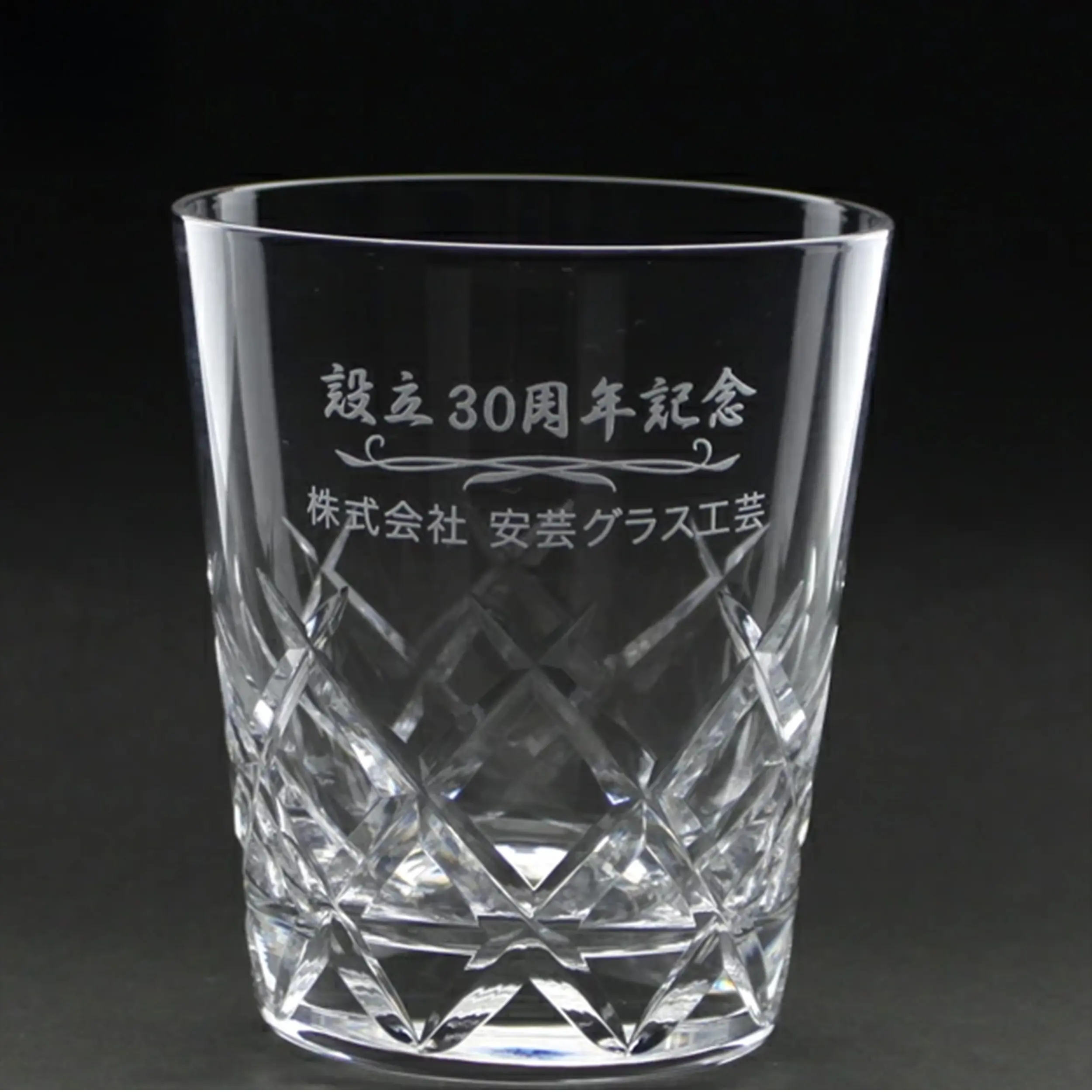 彫刻入りのロックグラス