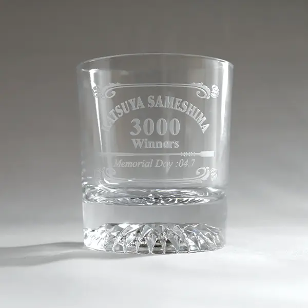彫刻入りのロックグラス