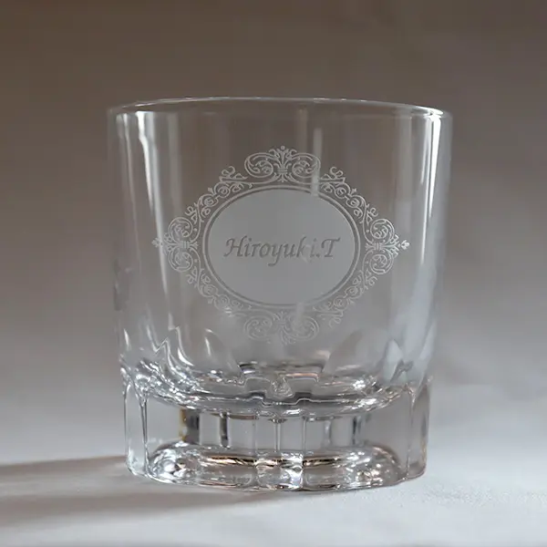 オリジナル彫刻入りのロックグラス
