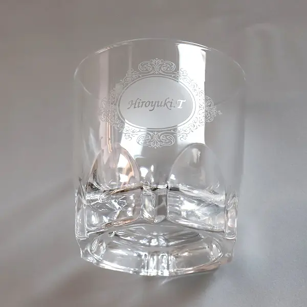 オリジナル彫刻入りのロックグラス