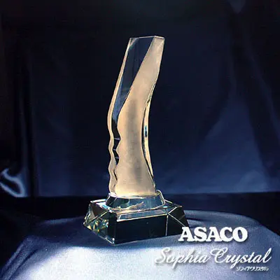 様々なクリスタルトロフィー