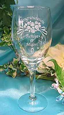 彫刻入のワイングラス