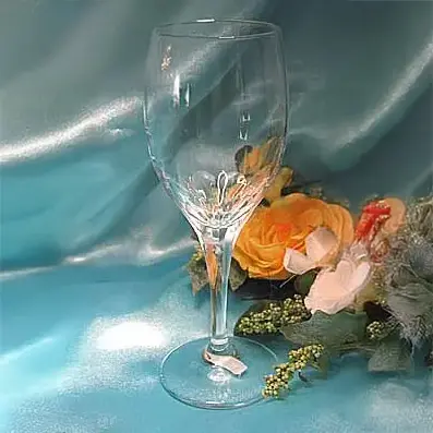 彫刻入のワイングラス